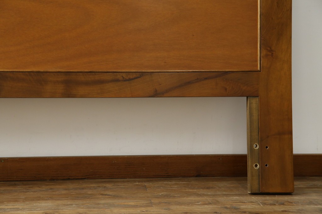 中古　スペイン製　バロッサバレンティ(VARO,S.A. VALENTI)　シモンズ(SIMMONS)　ボックススプリングベッド　ナチュラルモダンデザインでお部屋に取り入れやすいダブルサイズのベッドフレーム　(R-079445)