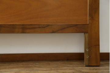 中古　スペイン製　バロッサバレンティ(VARO,S.A. VALENTI)　シモンズ(SIMMONS)　ボックススプリングベッド　ナチュラルモダンデザインでお部屋に取り入れやすいダブルサイズのベッドフレーム　(R-079445)