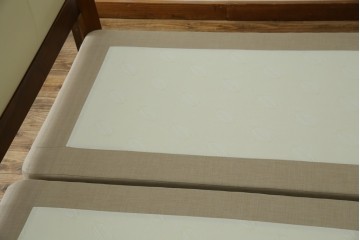 中古　スペイン製　バロッサバレンティ(VARO,S.A. VALENTI)　シモンズ(SIMMONS)　ボックススプリングベッド　ナチュラルモダンデザインでお部屋に取り入れやすいダブルサイズのベッドフレーム　(R-079445)