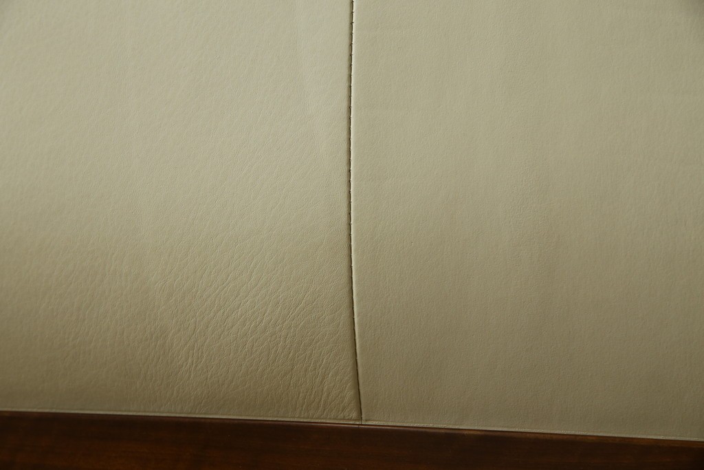 中古　スペイン製　バロッサバレンティ(VARO,S.A. VALENTI)　シモンズ(SIMMONS)　ボックススプリングベッド　ナチュラルモダンデザインでお部屋に取り入れやすいダブルサイズのベッドフレーム　(R-079445)