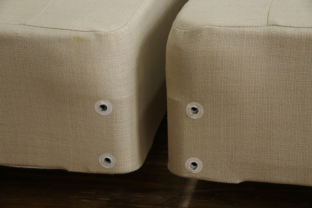 中古　スペイン製　バロッサバレンティ(VARO,S.A. VALENTI)　シモンズ(SIMMONS)　ボックススプリングベッド　ナチュラルモダンデザインでお部屋に取り入れやすいダブルサイズのベッドフレーム　(R-079445)