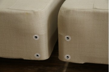 中古　スペイン製　バロッサバレンティ(VARO,S.A. VALENTI)　シモンズ(SIMMONS)　ボックススプリングベッド　ナチュラルモダンデザインでお部屋に取り入れやすいダブルサイズのベッドフレーム　(R-079445)