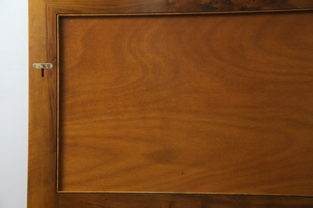 中古　スペイン製　バロッサバレンティ(VARO,S.A. VALENTI)　シモンズ(SIMMONS)　ボックススプリングベッド　ナチュラルモダンデザインでお部屋に取り入れやすいダブルサイズのベッドフレーム　(R-079445)