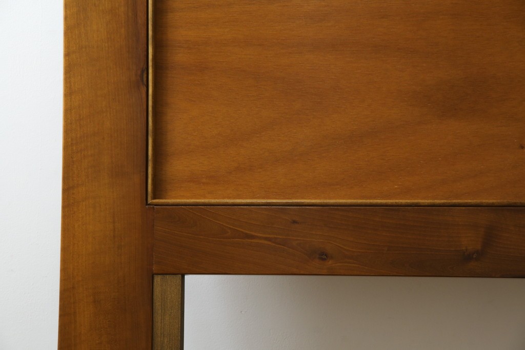 中古　スペイン製　バロッサバレンティ(VARO,S.A. VALENTI)　シモンズ(SIMMONS)　ボックススプリングベッド　ナチュラルモダンデザインでお部屋に取り入れやすいダブルサイズのベッドフレーム　(R-079445)