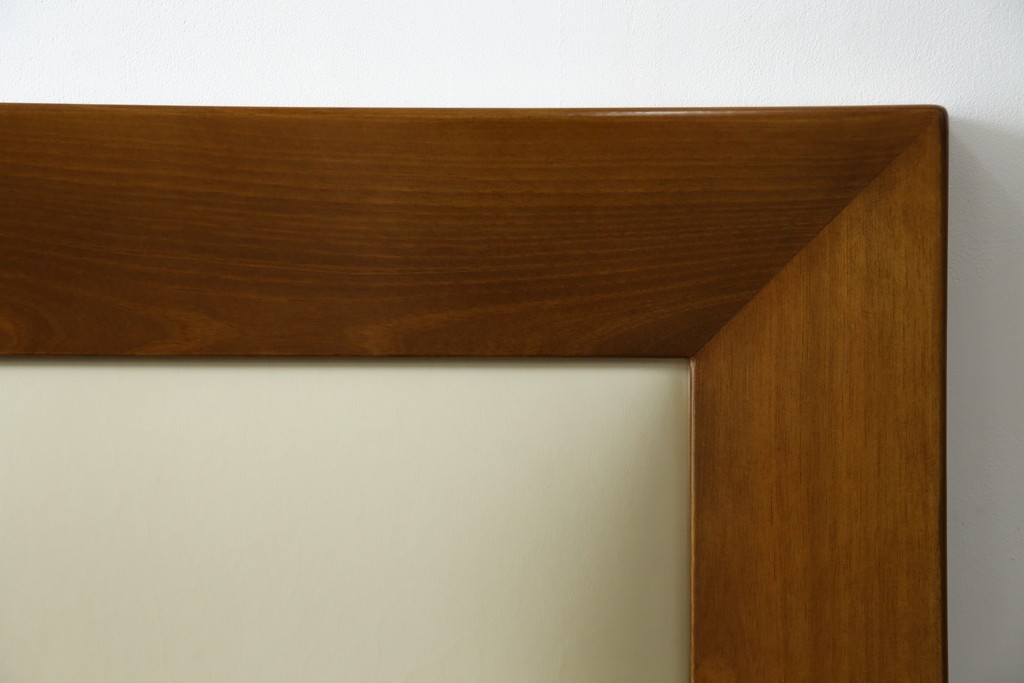 中古　スペイン製　バロッサバレンティ(VARO,S.A. VALENTI)　シモンズ(SIMMONS)　ボックススプリングベッド　ナチュラルモダンデザインでお部屋に取り入れやすいダブルサイズのベッドフレーム　(R-079445)