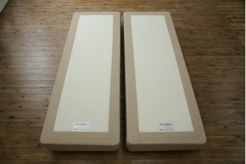 中古　スペイン製　バロッサバレンティ(VARO,S.A. VALENTI)　シモンズ(SIMMONS)　ボックススプリングベッド　ナチュラルモダンデザインでお部屋に取り入れやすいダブルサイズのベッドフレーム　(R-079445)