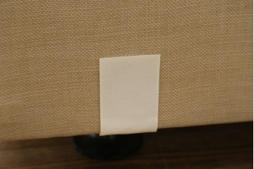 中古　スペイン製　バロッサバレンティ(VARO,S.A. VALENTI)　シモンズ(SIMMONS)　ボックススプリングベッド　ナチュラルモダンデザインでお部屋に取り入れやすいダブルサイズのベッドフレーム　(R-079445)