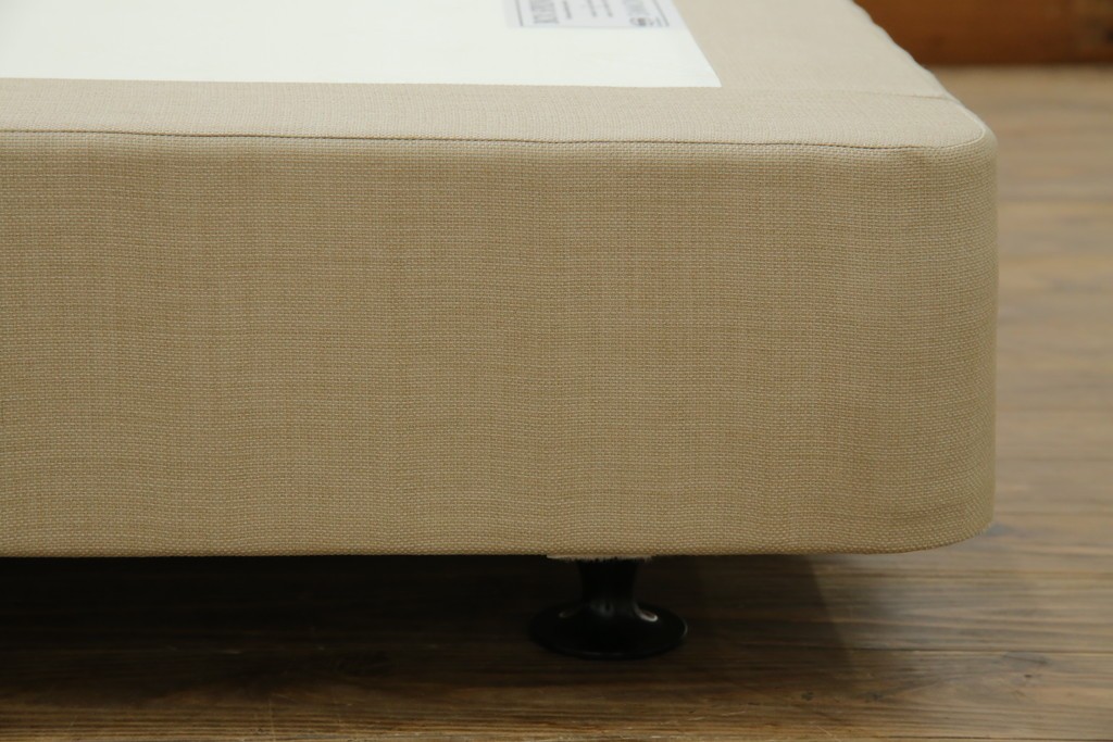 中古　スペイン製　バロッサバレンティ(VARO,S.A. VALENTI)　シモンズ(SIMMONS)　ボックススプリングベッド　ナチュラルモダンデザインでお部屋に取り入れやすいダブルサイズのベッドフレーム　(R-079445)