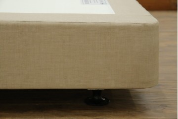 中古　スペイン製　バロッサバレンティ(VARO,S.A. VALENTI)　シモンズ(SIMMONS)　ボックススプリングベッド　ナチュラルモダンデザインでお部屋に取り入れやすいダブルサイズのベッドフレーム　(R-079445)