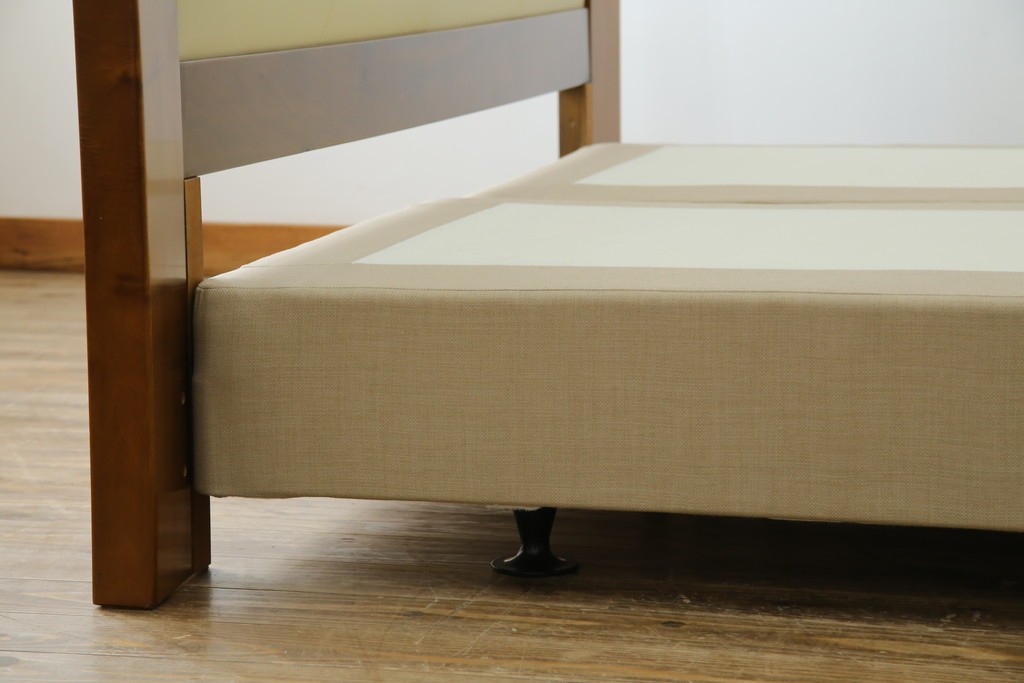 中古　スペイン製　バロッサバレンティ(VARO,S.A. VALENTI)　シモンズ(SIMMONS)　ボックススプリングベッド　ナチュラルモダンデザインでお部屋に取り入れやすいダブルサイズのベッドフレーム　(R-079445)