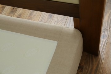 中古　スペイン製　バロッサバレンティ(VARO,S.A. VALENTI)　シモンズ(SIMMONS)　ボックススプリングベッド　ナチュラルモダンデザインでお部屋に取り入れやすいダブルサイズのベッドフレーム　(R-079445)