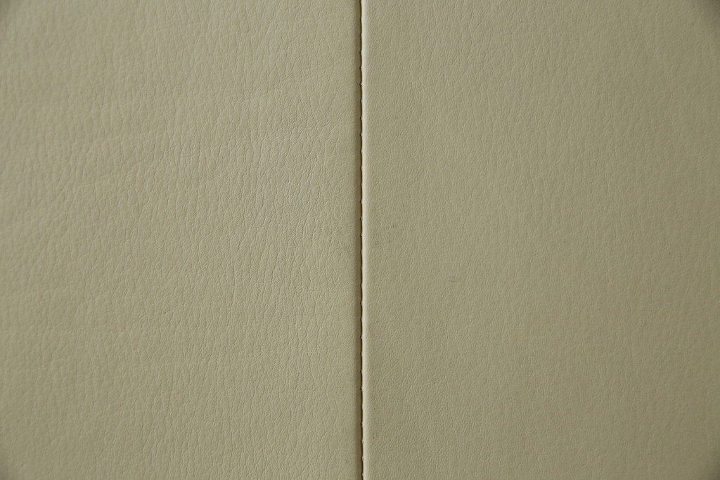 中古　スペイン製　バロッサバレンティ(VARO,S.A. VALENTI)　シモンズ(SIMMONS)　ボックススプリングベッド　ナチュラルモダンデザインでお部屋に取り入れやすいダブルサイズのベッドフレーム　(R-079445)