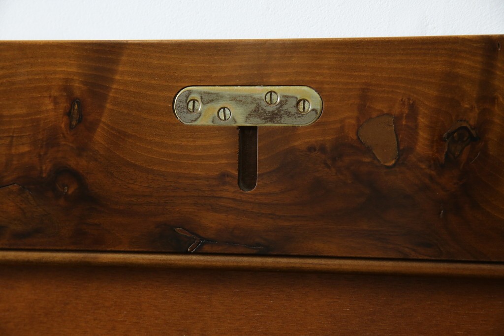 中古　スペイン製　バロッサバレンティ(VARO,S.A. VALENTI)　シモンズ(SIMMONS)　ボックススプリングベッド　ナチュラルモダンデザインでお部屋に取り入れやすいダブルサイズのベッドフレーム　(R-079445)