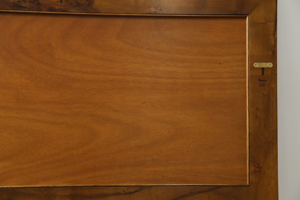 中古　スペイン製　バロッサバレンティ(VARO,S.A. VALENTI)　シモンズ(SIMMONS)　ボックススプリングベッド　ナチュラルモダンデザインでお部屋に取り入れやすいダブルサイズのベッドフレーム　(R-079445)