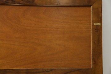 中古　スペイン製　バロッサバレンティ(VARO,S.A. VALENTI)　シモンズ(SIMMONS)　ボックススプリングベッド　ナチュラルモダンデザインでお部屋に取り入れやすいダブルサイズのベッドフレーム　(R-079445)