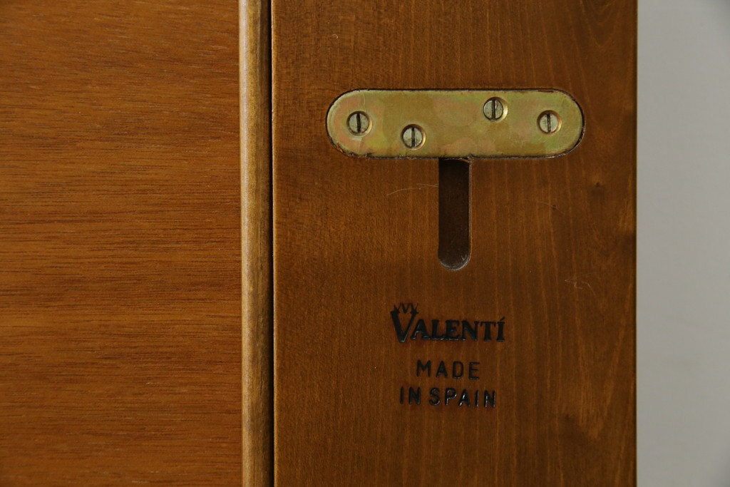 中古　スペイン製　バロッサバレンティ(VARO,S.A. VALENTI)　シモンズ(SIMMONS)　ボックススプリングベッド　ナチュラルモダンデザインでお部屋に取り入れやすいダブルサイズのベッドフレーム　(R-079445)