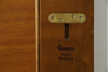 中古　スペイン製　バロッサバレンティ(VARO,S.A. VALENTI)　シモンズ(SIMMONS)　ボックススプリングベッド　ナチュラルモダンデザインでお部屋に取り入れやすいダブルサイズのベッドフレーム　(R-079445)