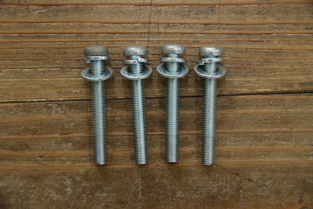 中古　スペイン製　バロッサバレンティ(VARO,S.A. VALENTI)　シモンズ(SIMMONS)　ボックススプリングベッド　ナチュラルモダンデザインでお部屋に取り入れやすいダブルサイズのベッドフレーム　(R-079445)