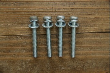 中古　スペイン製　バロッサバレンティ(VARO,S.A. VALENTI)　シモンズ(SIMMONS)　ボックススプリングベッド　ナチュラルモダンデザインでお部屋に取り入れやすいダブルサイズのベッドフレーム　(R-079445)