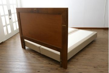 中古　スペイン製　バロッサバレンティ(VARO,S.A. VALENTI)　シモンズ(SIMMONS)　ボックススプリングベッド　お部屋に取り入れやすいナチュラルモダンデザインのベッドフレーム(ヘッドボード、ダブルベッド、木製ベッド)(R-079445)