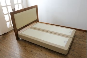 中古　スペイン製　バロッサバレンティ(VARO,S.A. VALENTI)　シモンズ(SIMMONS)　ボックススプリングベッド　お部屋に取り入れやすいナチュラルモダンデザインのベッドフレーム(ヘッドボード、ダブルベッド、木製ベッド)(R-079445)