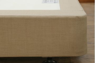 中古　スペイン製　バロッサバレンティ(VARO,S.A. VALENTI)　シモンズ(SIMMONS)　ボックススプリングベッド　お部屋に取り入れやすいナチュラルモダンデザインのベッドフレーム(ヘッドボード、ダブルベッド、木製ベッド)(R-079445)