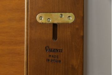 中古　スペイン製　バロッサバレンティ(VARO,S.A. VALENTI)　シモンズ(SIMMONS)　ボックススプリングベッド　お部屋に取り入れやすいナチュラルモダンデザインのベッドフレーム(ヘッドボード、ダブルベッド、木製ベッド)(R-079445)