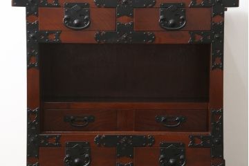 和製ビンテージ　民芸家具　前面欅(ケヤキ)材　和のお部屋の雰囲気を格上げしてくれる味わい豊かな米沢車箪笥(米沢箪笥、時代箪笥、和たんす、衣装タンス、収納箪笥、整理箪笥、引き出し、ヴィンテージ)(R-079448)