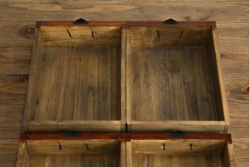 和製ビンテージ　民芸家具　前面欅(ケヤキ)材　和のお部屋の雰囲気を格上げしてくれる味わい豊かな米沢車箪笥(米沢箪笥、時代箪笥、和たんす、衣装タンス、収納箪笥、整理箪笥、引き出し、ヴィンテージ)(R-079448)