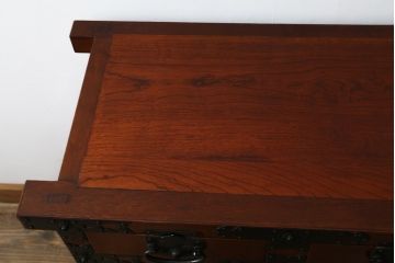 和製ビンテージ　民芸家具　前面欅(ケヤキ)材　和のお部屋の雰囲気を格上げしてくれる味わい豊かな米沢車箪笥(米沢箪笥、時代箪笥、和たんす、衣装タンス、収納箪笥、整理箪笥、引き出し、ヴィンテージ)(R-079448)