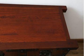 和製ビンテージ　民芸家具　前面欅(ケヤキ)材　和のお部屋の雰囲気を格上げしてくれる味わい豊かな米沢車箪笥(米沢箪笥、時代箪笥、和たんす、衣装タンス、収納箪笥、整理箪笥、引き出し、ヴィンテージ)(R-079448)