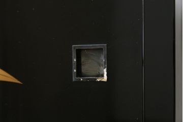 和製ビンテージ　漆芸家・東端真筰作　椿露草　蒔絵の繊細な美しさが感じられる漆塗りの飾り棚(茶棚、収納棚、戸棚、ヴィンテージ)(定価約400万円)(R-079449)
