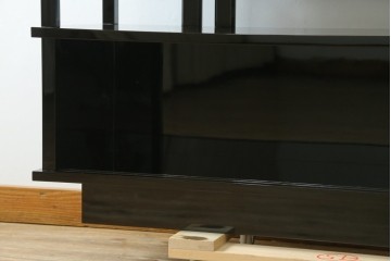 和製ヴィンテージ　漆芸家・東端真筰作　椿露草　蒔絵の繊細な美しさが感じられる漆塗りの飾り棚　定価約400万円　(R-079449)