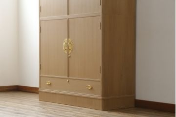 中古　美品　国産　職人手造り　繊細で美しい金具が品の良さを高める総桐箪笥(桐たんす、整理箪笥、和タンス、着物箪笥、衣装箪笥、収納たんす、引き出し、衣装盆)(R-079451)