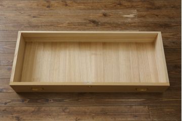 中古　美品　国産　職人手造り　繊細で美しい金具が品の良さを高める総桐箪笥(桐たんす、整理箪笥、和タンス、着物箪笥、衣装箪笥、収納たんす、引き出し、衣装盆)(R-079451)