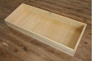 中古　美品　国産　職人手造り　繊細で美しい金具が品の良さを高める総桐箪笥(桐たんす、整理箪笥、和タンス、着物箪笥、衣装箪笥、収納たんす、引き出し、衣装盆)(R-079451)