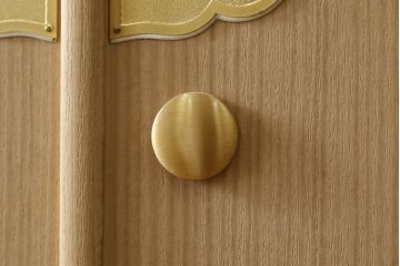 中古　美品　国産　職人手造り　繊細で美しい金具が品の良さを高める総桐箪笥(桐たんす、整理箪笥、和タンス、着物箪笥、衣装箪笥、収納たんす、引き出し、衣装盆)(R-079451)