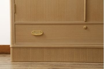 中古　美品　国産　職人手造り　繊細で美しい金具が品の良さを高める総桐箪笥(桐たんす、整理箪笥、和タンス、着物箪笥、衣装箪笥、収納たんす、引き出し、衣装盆)(R-079451)