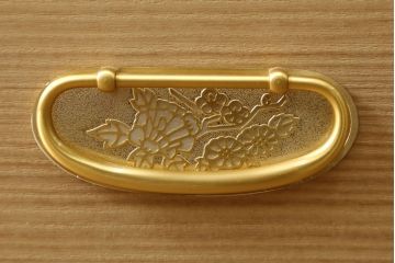 中古　美品　国産　職人手造り　繊細で美しい金具が品の良さを高める総桐箪笥(桐たんす、整理箪笥、和タンス、着物箪笥、衣装箪笥、収納たんす、引き出し、衣装盆)(R-079451)