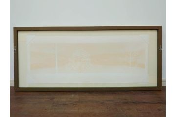 真作　1990年　東山魁夷　「清暁」　限定300部のうち第26番　心が澄み渡るような色彩が美しいリトグラフ(絵画、風景画、山、湖、樹木、花、版画、壁掛け、額装、タトウ箱付き、発行証付き、落款印、共シール、黄袋付き、外箱付き)(R-079454)