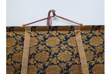 工芸　複製画　神護寺所蔵　国宝　釈迦如来像　第577番　掛軸(第五百七十七番、掛け軸、絹本、仏画、共箱付き、解題、多色コロタイプ印刷、手彩色)(R-079460)　