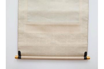 工芸　複製画　神護寺所蔵　国宝　釈迦如来像　第577番　掛軸(第五百七十七番、掛け軸、絹本、仏画、共箱付き、解題、多色コロタイプ印刷、手彩色)(R-079460)　