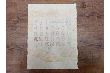 1973年(昭和48年)　人間国宝　芹沢銈介　色鮮やかで温かみを感じる型染カレンダー(木版画、多色摺り、和紙、暦、12ヶ月揃い、諸国民芸たくみ、京都西陣の正月、雪の洞爺湖、石垣島の殿内、花の鎌倉、阿波の木隅、華厳の滝遠望、松島夕照、那覇土産、倉敷、島根八雲村の紙漉、駿河路の秋、東北の街、ケース付き)(R-079467)　