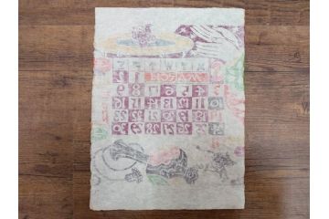 1974年(昭和49年)　人間国宝　芹沢銈介　童話　心がほっこりする型染カレンダー(木版画、多色摺り、和紙、暦、12ヶ月揃い、諸国民芸たくみ、天の羽衣、鴨とり権兵衛、一寸法師、花咲かじじい、足柄山の金太郎、かじ屋といし屋、浦島太郎、いなばの白兎、かぐや姫、猿かに合戦、舌切りすゞめ、ねずみのよめいり、ケース付き)(R-079468)　