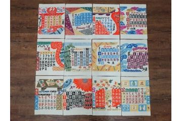 1977年(昭和52年)・1978年(昭和53年)　人間国宝　芹沢銈介　お部屋の雰囲気を明るく演出する型染カレンダー2点セット(木版画、多色摺り、和紙、暦、12ヶ月揃い、諸国民芸たくみ、鶴、ツル、鳥、花、山、植物、風景、波、海、紅葉、もみじ、ケース付き)(R-079469)　
