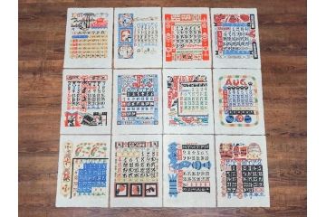 1987年(昭和62年)　人間国宝　芹沢銈介　細かな彩色に匠の技が光る型染カレンダー(木版画、多色摺り、和紙、暦、12ヶ月揃い、竹、宝船、農作業、手仕事、桃の節句、蝶、ちょう、花、植物、端午の節句、鯉登り、トンボ、蜻蛉、キツツキ、柿、栗、くり、ケース付き)(R-079471)　