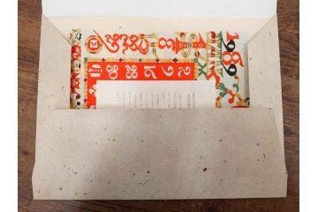 1989年(昭和64年)　人間国宝　芹沢銈介　カラフルな色使いが美しい型染カレンダー(木版画、多色摺り、和紙、暦、12ヶ月揃い、日の出、正月、ひなまつり、雛祭り、蝶、ちょう、花、植物、柊、蝋燭、ろうそく、うさぎ、兎、鹿、シカ、コオロギ、昆虫、動物、氷の結晶、ケース付き)(R-079473)　