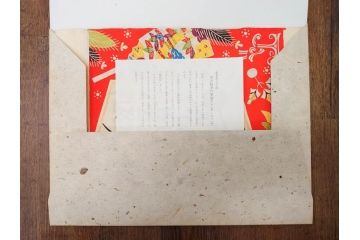 1991年(平成3年)　人間国宝　芹沢銈介　心が和む型染カレンダー(木版画、多色摺り、和紙、暦、12ヶ月揃い、正月、羽子板、梅、花、植物、鳥居、蝶、ちょう、芍薬、シャクヤク、杜若、カキツバタ、扇、風景、紅葉、雁、鳥、ケース付き)(R-079475)　