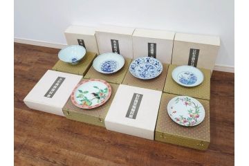 復刻版　乾隆年製　粉彩桃果蝙蝠紋皿/大清康煕年製　五彩桃樹鵲紋皿/大清雍正年製　豆彩水仙花石紋皿/大明成化年製　青花歳寒三友紋盤/大明宣徳年製　青花松竹梅紋盤　青花暗花紋鉢　6寸・7寸・8寸　格式の高さを感じる皇帝の磁器6点セット(中国、中国美術、六寸、七寸、八寸、タトウ箱付き、外箱付き)(定価43万円以上)(R-079480)
