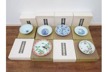 復刻版　乾隆年製　粉彩桃果蝙蝠紋皿/大清康煕年製　五彩桃樹鵲紋皿/大清雍正年製　豆彩水仙花石紋皿/大明成化年製　青花歳寒三友紋盤/大明宣徳年製　青花松竹梅紋盤　青花暗花紋鉢　6寸・7寸・8寸　格式の高さを感じる皇帝の磁器6点セット(中国、中国美術、六寸、七寸、八寸、タトウ箱付き、外箱付き)(定価43万円以上)(R-079480)